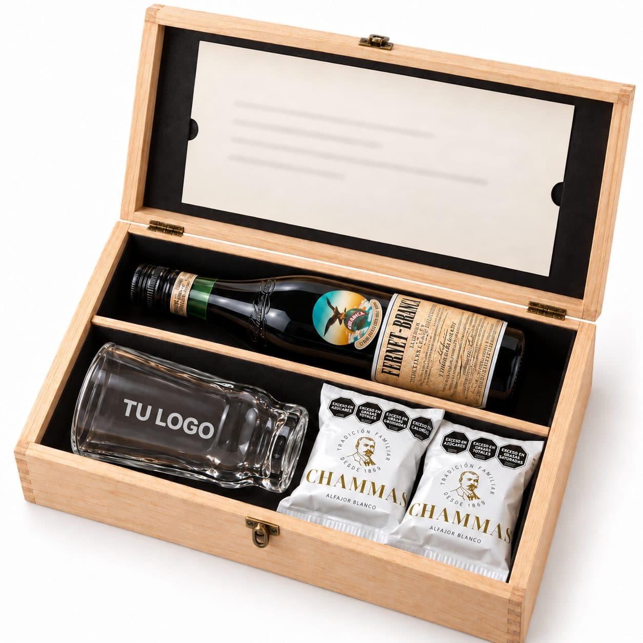 Box cordobés con Fernet Branca, vaso grabado y alfajores — caja corporativa personalizada con logo grabado a láser